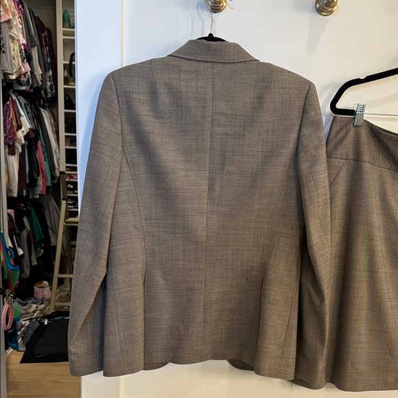 Banana Republic Brown Blazer and Skirt Set - Picture 4 of 8